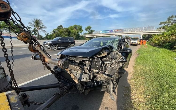 Tragedi Kecelakaan Mematikan: Kisah Terbakarnya Mobil di Tol Cikampek