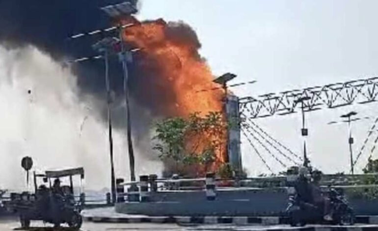 Jembatan Kediri Kebakaran Diduga Karena Korsleting Listrik